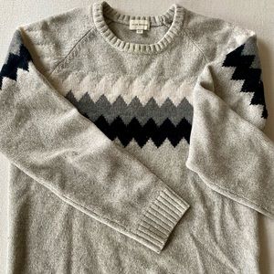Club Monaco men’s chevron knit sweater, size medium. Crew neck. Light grey